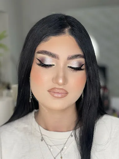 APRIOLY INTERNATIONAL MAKE-UP SCHOOL