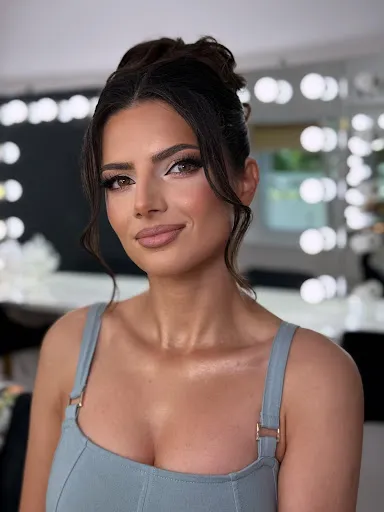 Larisa Sârbu - Dermopigmentare/ Makeup & PMU Artist