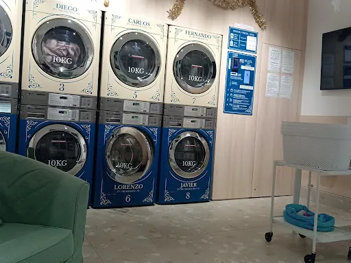 Glow-Up Spalatorie de Rufe Self Service