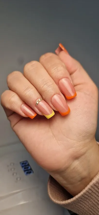 Unghii cu gel Crystal Effect Alexandria