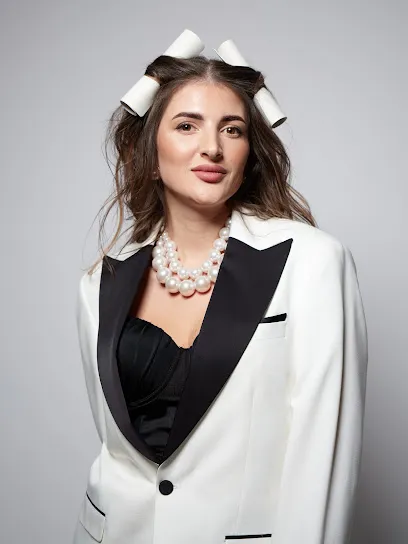 Ciornea Anca / Via Donna