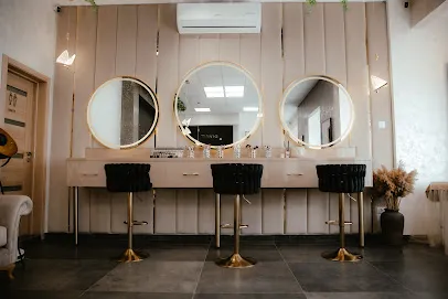 Divine by Larisa Durlan